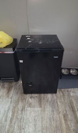 Mini Fridge (Throwing Away Soon)