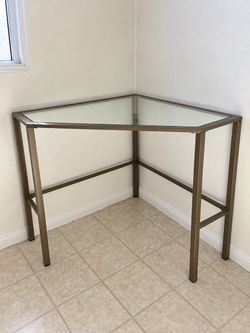 Corner desk