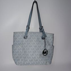 Michae Kors Jet Set Logo Tote in Vanilla.