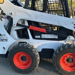 BOBCAT S570 WITH TEETH BUCKET (841 Hours)