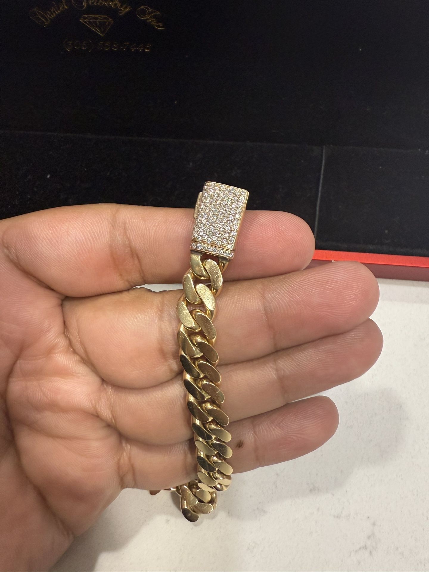 Cuban Link Bracelet 14k with Diamond Sleek Lock. 