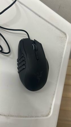 Razer naga chroma gaming mouse