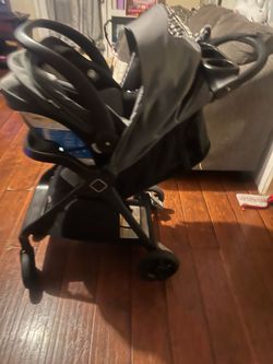 Baby car seat and base and stroller in perfect condition hardly used