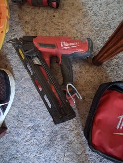 Milwaukee fuel 15gauge finishing nailer 18v