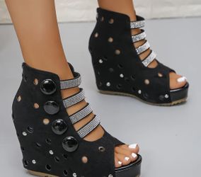 Beautiful Black And Silver Wedges.