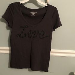 AEO Short Sleeve Vneck Size M