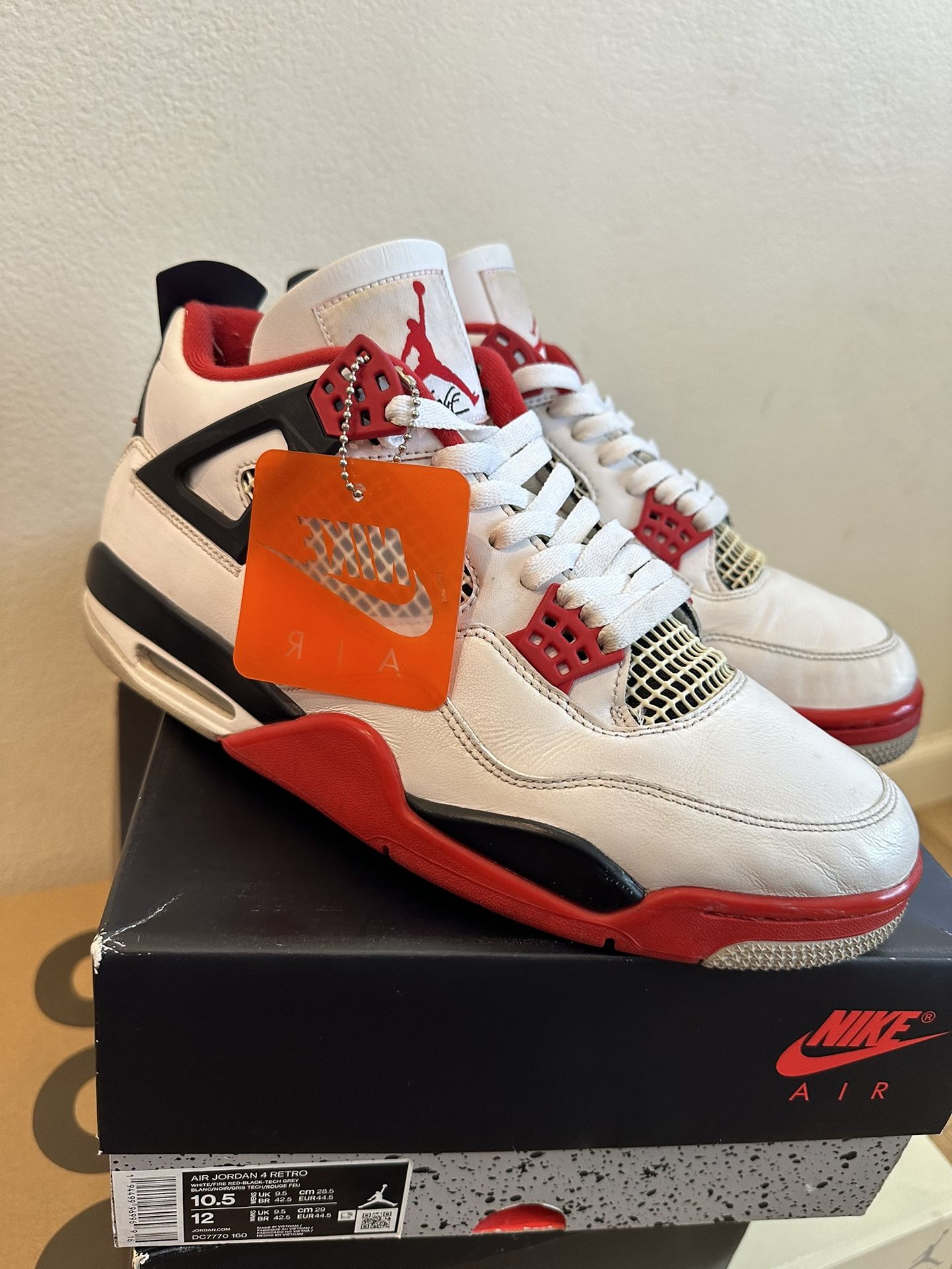 Jordan 4 Fire Red