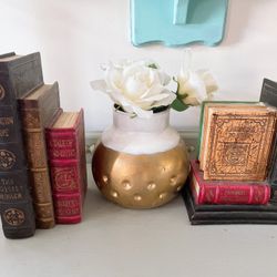 Antique Books Decor 📚 