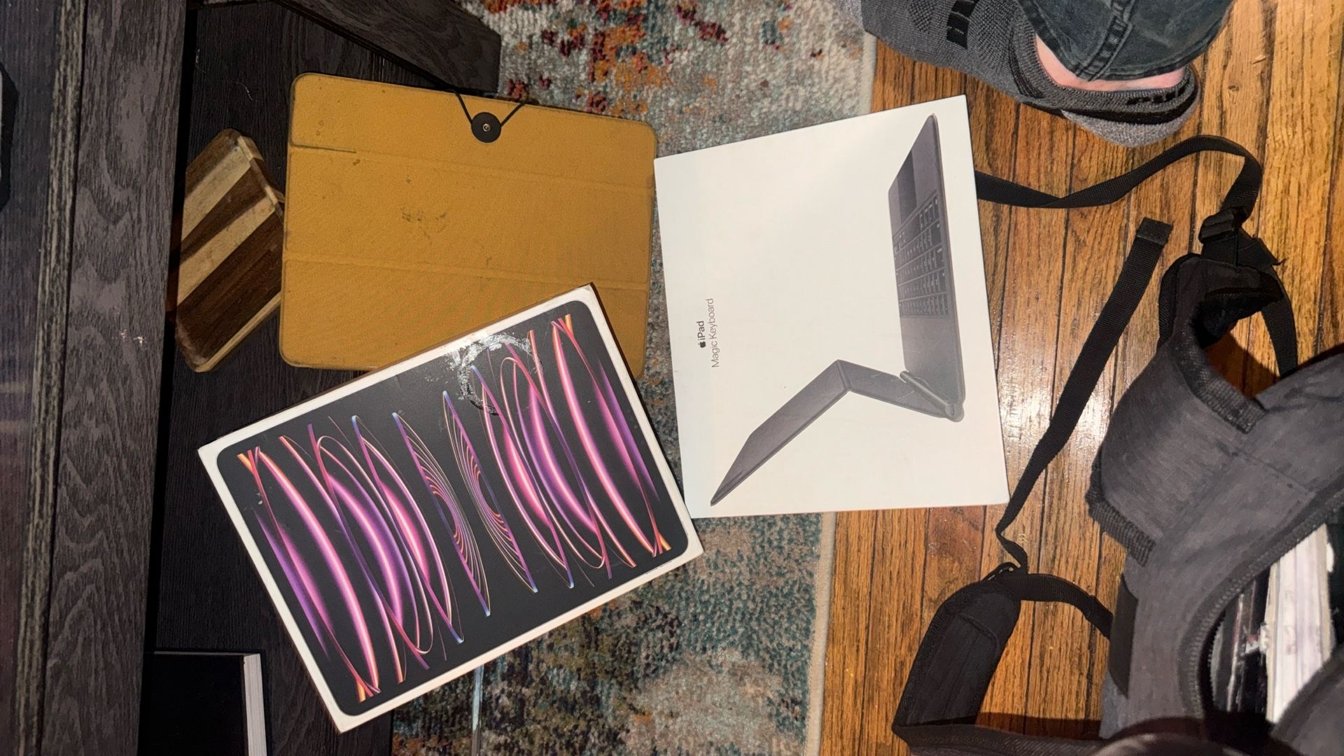 iPad Pro 6th Gen. + Screen Protector +Magic Keyboard/Case+ Yellow Folio