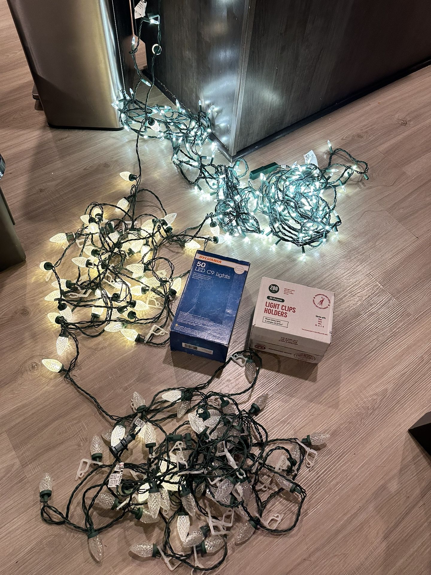 FREE – Christmas Lights & Clips (Perfect for Outdoor Decor!)
