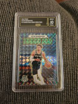 2024 Mosaic Victor Wembanyama (rc) #8 Thunder Road Mosaic Green prizm GMA 10