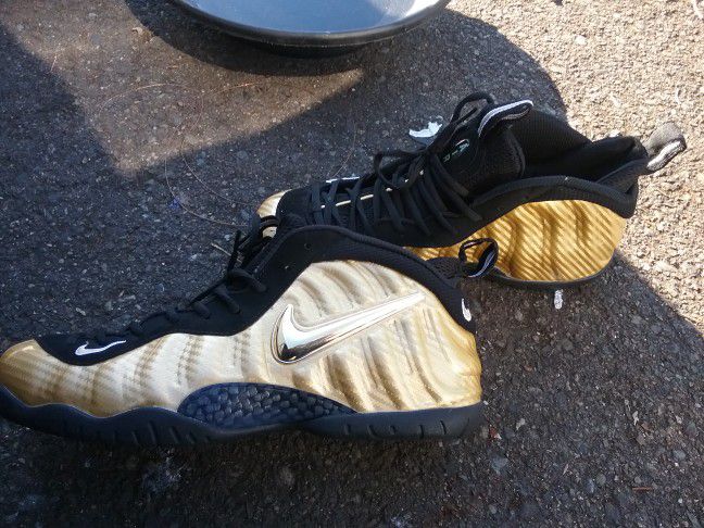 Gold And Black Nike Air 