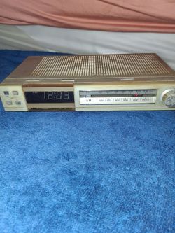 Vintage Alarm clock plug in by Magnovox