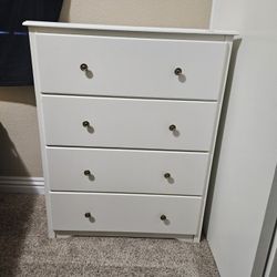 Dresser 4 Drawer 