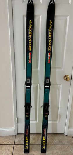 Vintage Dynastar Skis – Cabin Wall Decor