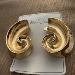 Aretes de oro vintage elegantes en espiral, grue...