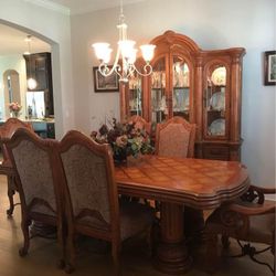 Michael Amini Monte Carlo Dining Set