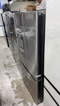 Samsung French Door Refrigerator 67” Height 22 CU FT