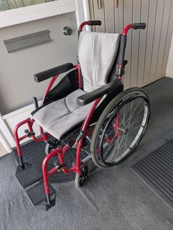 Karman Wheelchair S-115 25 lbs Ultra Light Ergonomic with Removable Footrest