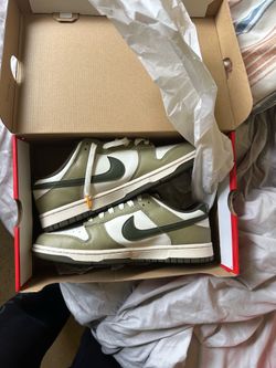 BRAND NEW Dunks size 11