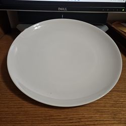 Crate & Barrel White Large Dinner Plate Mint 