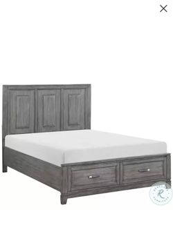 Queen bedframe