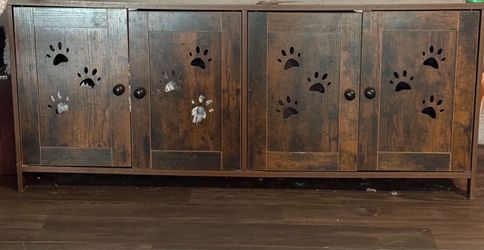 Cat litter enclosure