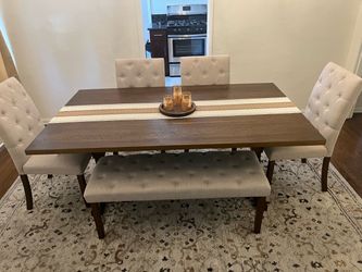 Selling my beautiful all wood Dining room table for 6 people Like New! Only 4 months old