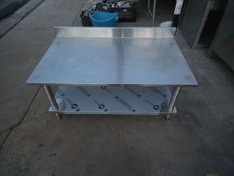 Stand. Equipment, Stainless