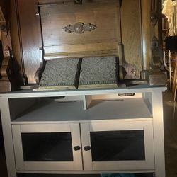 Modern Entertainment Center Stand with 2-door Cabinet on Bottom