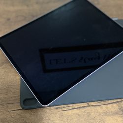 iPad Air M3 W/ Magic Keyboard