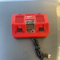 Milwaukee M18 18-Volt Lithium-Ion Dual Bay Rapid Battery Charger
