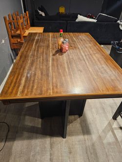 Dinning Table with 4 Chairs