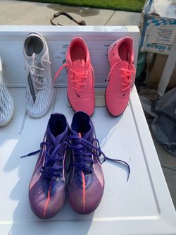 Soccer shoes