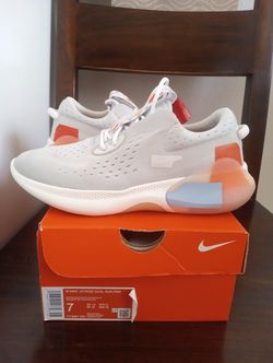 Like new Nike size 7 Women $35