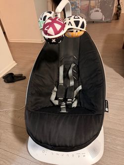 MamaRoo baby swing