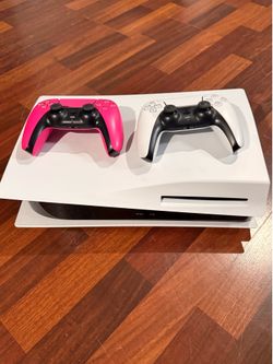 PlayStation 5 ( LIKE NEW) ( 2 controllers) ( DISC)