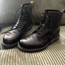Black Leather 1460 Doc martens 