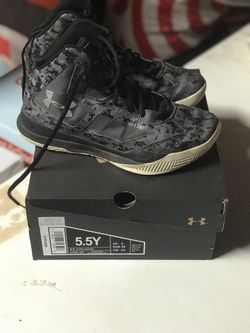 Boys 5.5y under armor