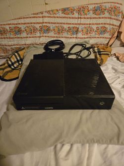 Black Xbox one (No controller)