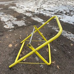 Heavy-Duty Yellow Metal Stand – Used – $25