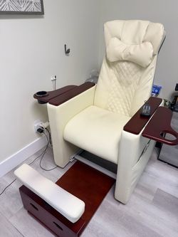 SkinAct Calvin Pedicure & Massage Chair – Excellent Condition – Available Late September