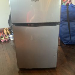 Whirlpool Mini Fridge 