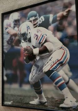 16x20 Framed Earl Campbell Auto Photo w/COA