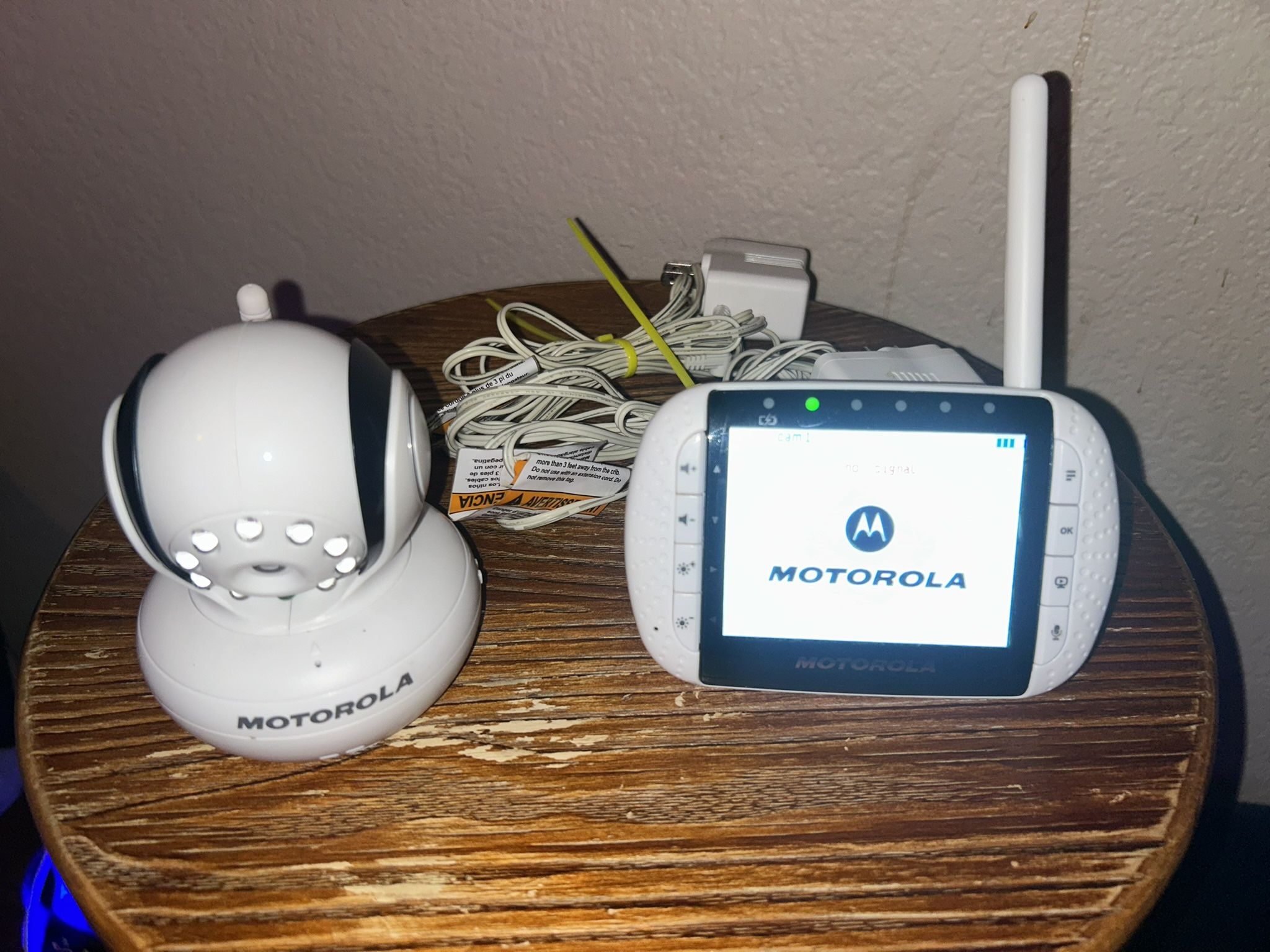 Motorola MBP34BU Wireless Video Baby Monitor w/Power Adapters