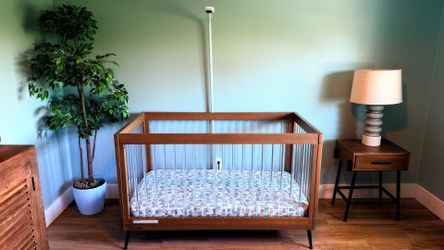 Delta Children Sloane 4-in-1 Acrylic Convertible Crib + upgraded CoolLux Mattress