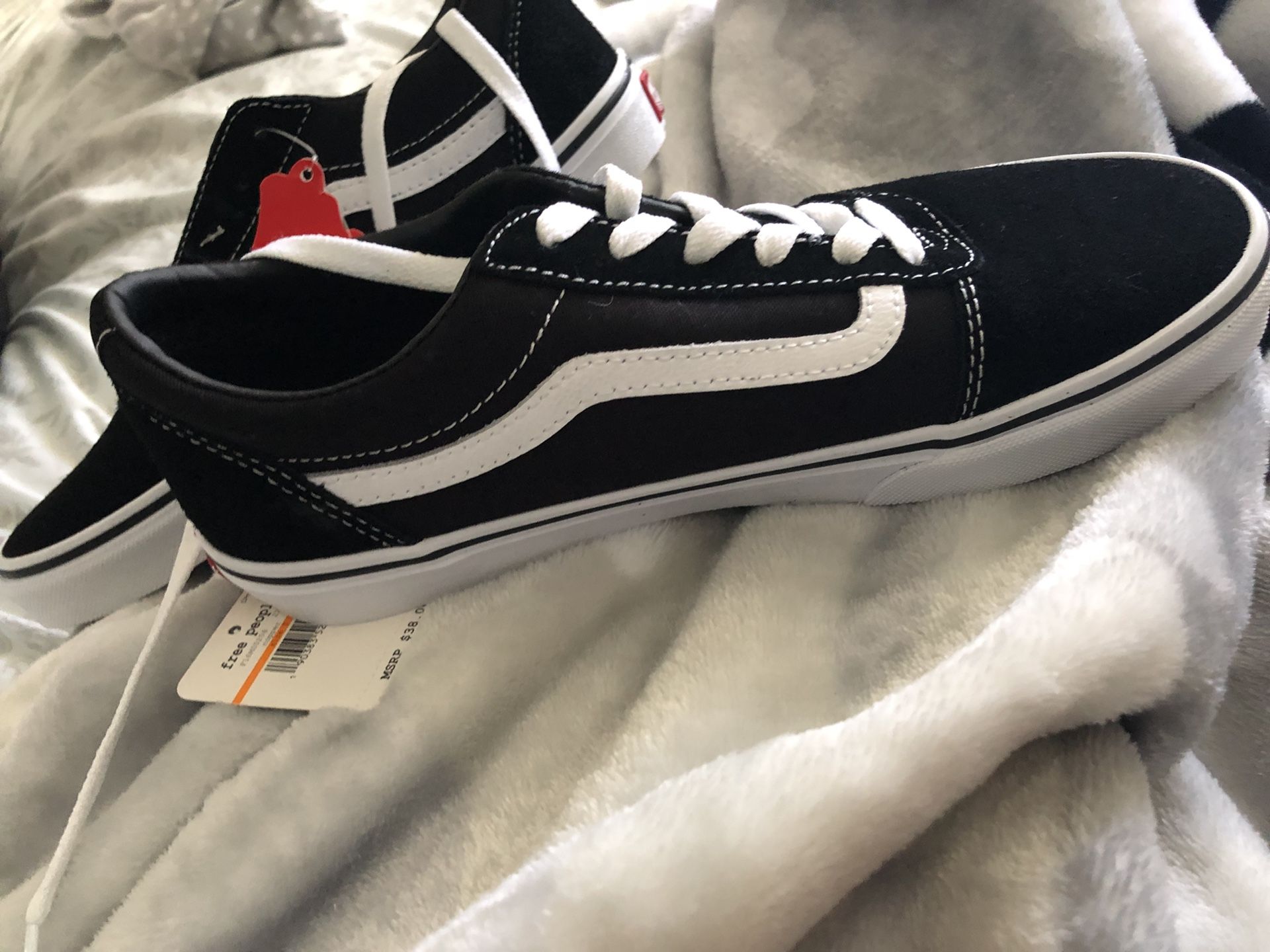.I have purchased brand new vans 5 1/2 man-size doesn’t fit on me I pay $60 and I would like to sell it for$45