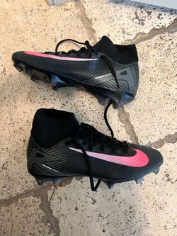Girls cleats size 4 Nike