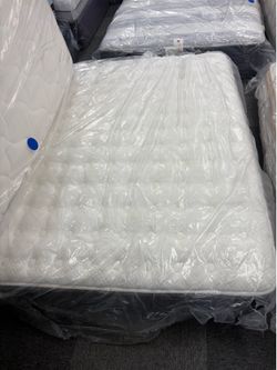 **MATTRESS CLEARANCE UP TO  50%-80% OFF**