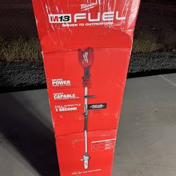 Milwaukee Cordless Battery Powered Pole Saw 